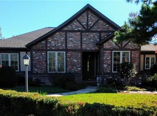 28 Hollymoorside Dr, Columbus, NC 28722