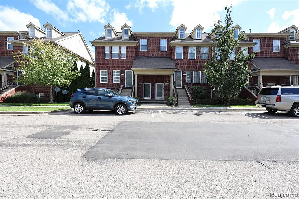 2 bed, 2.0 bath, 1223 sqft, $1,900 — Photo 1