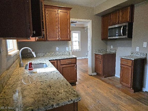 4th image of 3649 Antisdale Ave