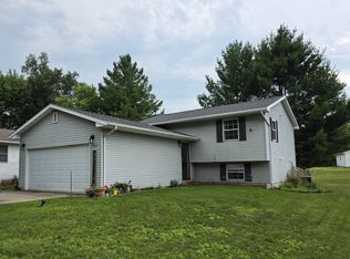 711 Lawrence Ln, Prophetstown, IL 61277