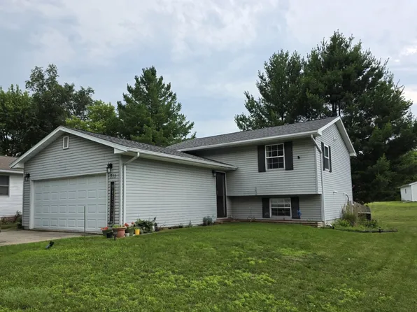 711 Lawrence Ln, Prophetstown, IL 61277