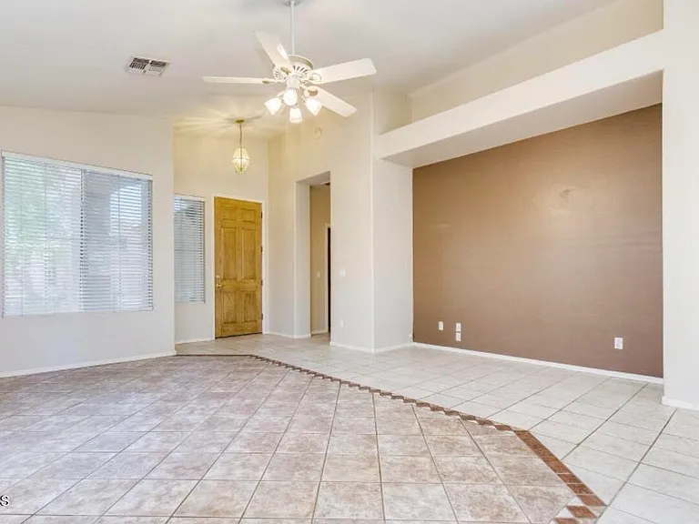 5458 W Milky Way — Photo 4