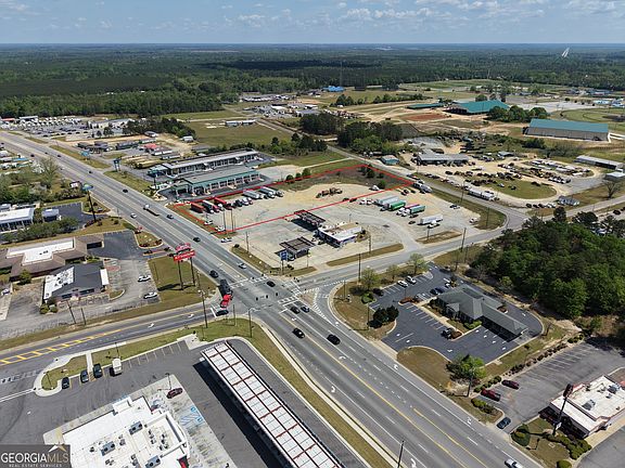 4th image of 2120 Highway 441 Byp