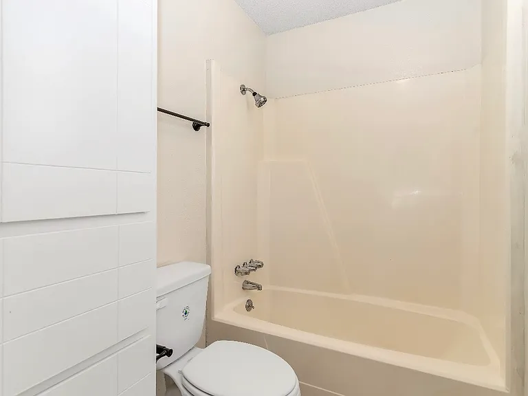 1401 N Nolan River Rd #A — Photo 11