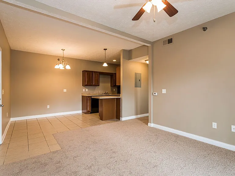 Greenbrier Apartments — Photo 34