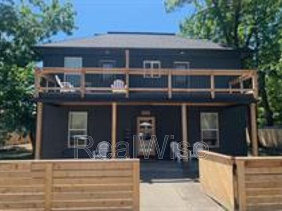 3rd image of 509 NW C St Unit 3