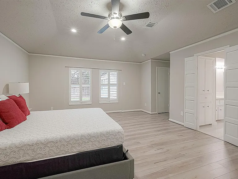 6107 Sanford Rd — Photo 37