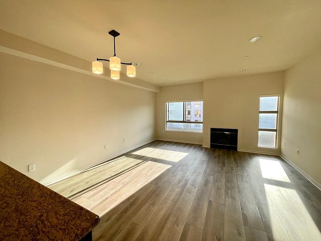 2 bed, 1100 sqft, $3,295 — Photo 2