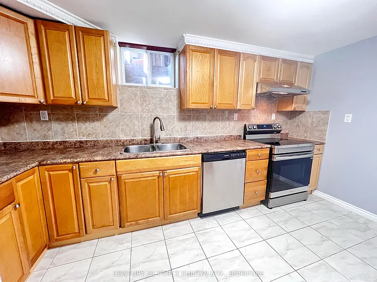 98 Elson St #BASEMENT — Photo 3