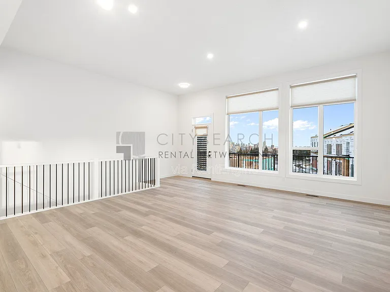 244 Sovereign Cres SW #1 — Photo 11