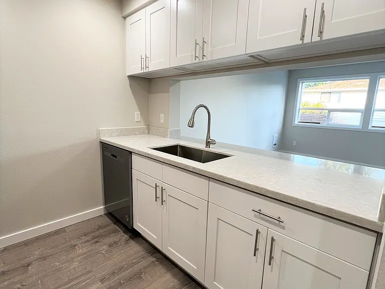 9044 13th Ave NW #6 — Photo 3