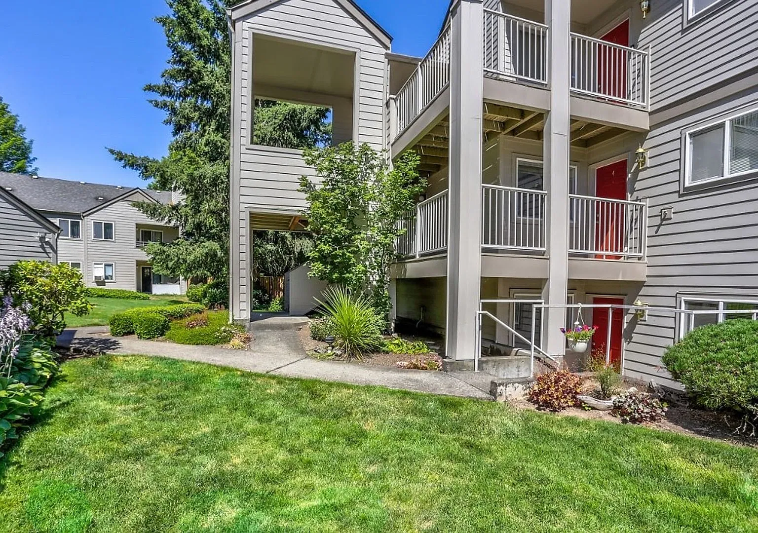 Lexington Apartments — Photo 3