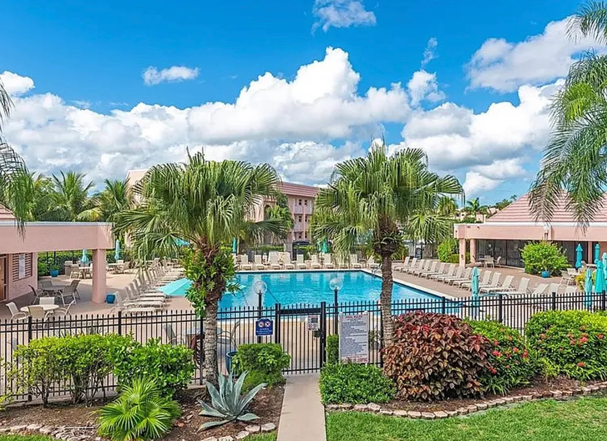 2 bed, 842 sqft, $2,295 — Photo 2