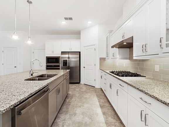 Large island with breakfast bar