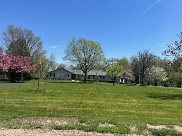 4302 Hillcrest Ln, Sterling, IL 61081