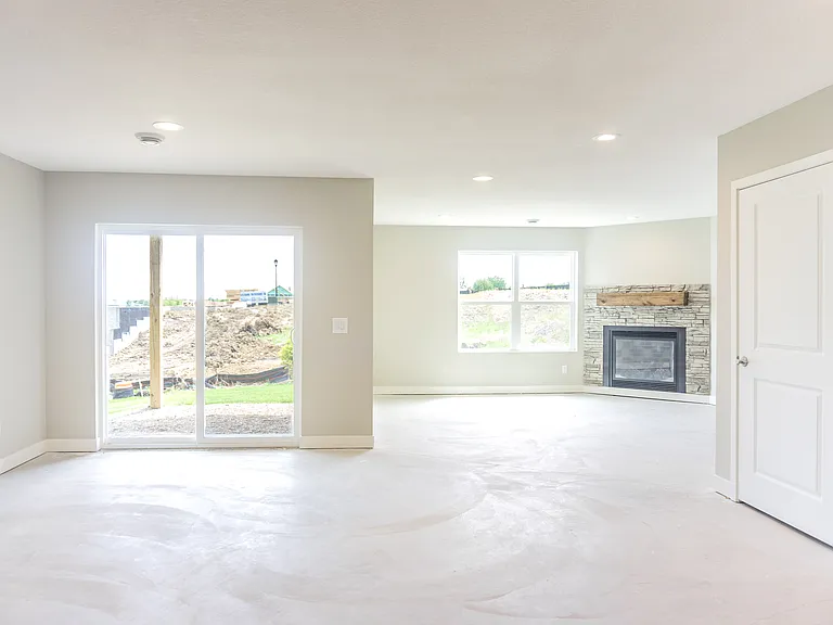 717 Winterberry Ln — Photo 37