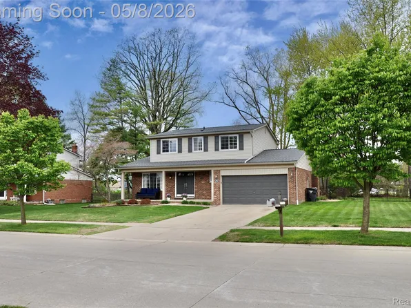 5443 English Dr, Troy, MI 48085