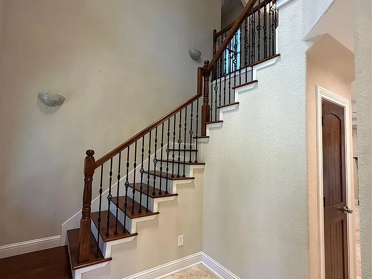 1710 Castlerock Dr — Photo 13