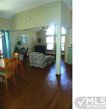 4th image of 812 El Parque Dr