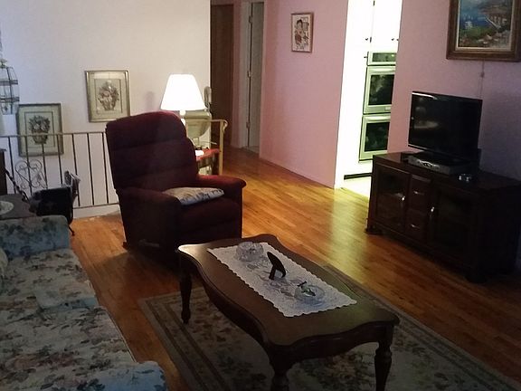 4th image of 74 Russek Dr