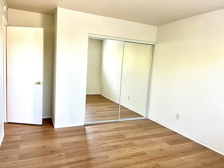 582 E H St #C — Photo 4