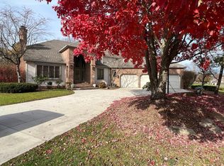 200 Queens Ln, Canfield, OH