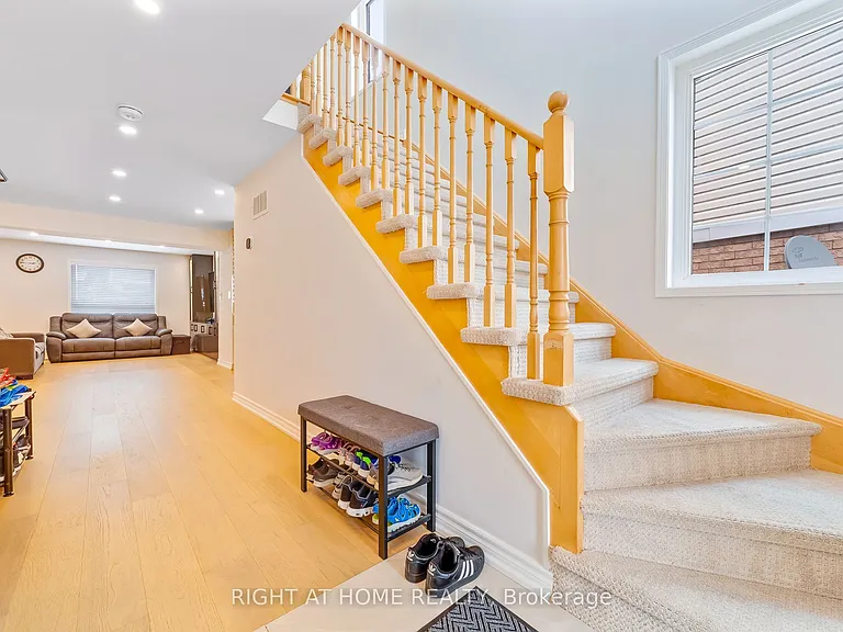 1300 Ravencliffe Ct — Photo 26