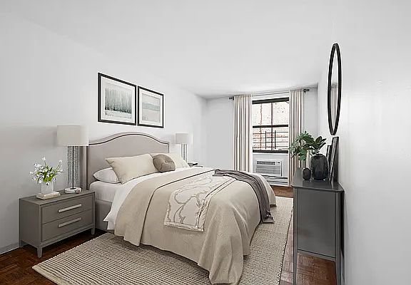 5th image of 148 Bank St APT 4B