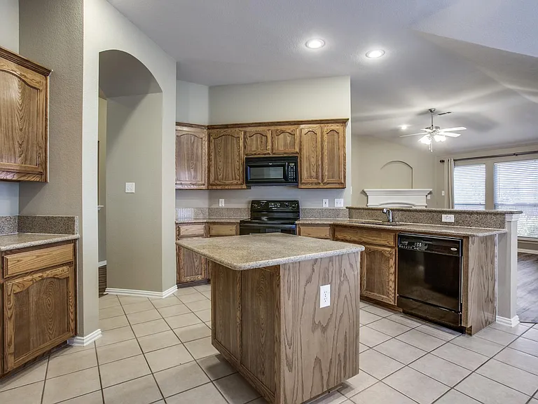 2820 Red Wolf Dr — Photo 3