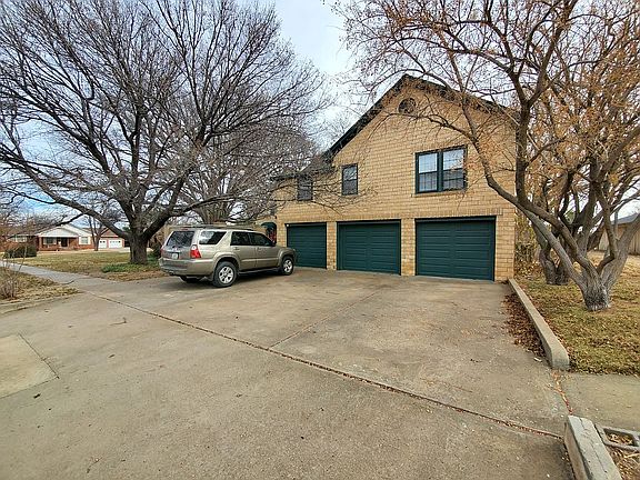 Garages off Taylor St.