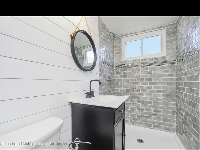 356 Gurley Ave — Photo 6