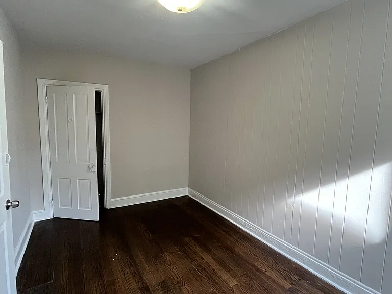 433 Centre St — Photo 8