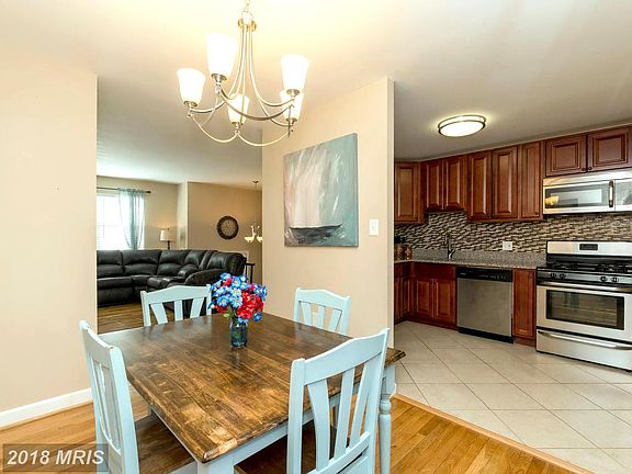 5th image of 514 Chalet Dr W