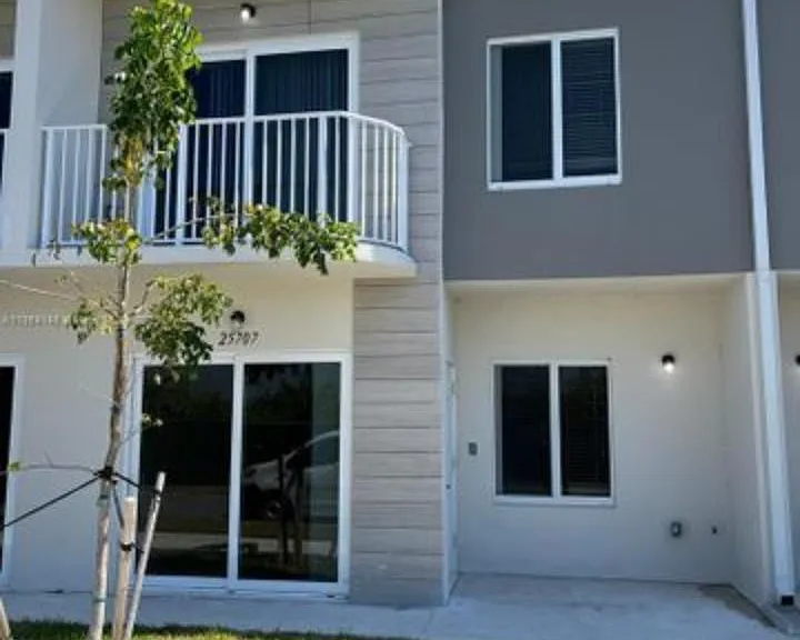 25890 SW 144th Ave — Photo 1