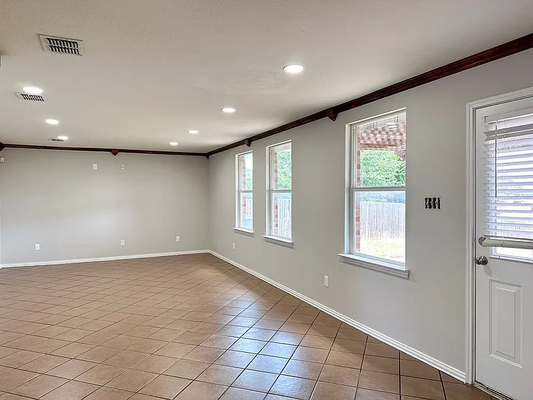 5049 Mosaic Dr — Photo 11