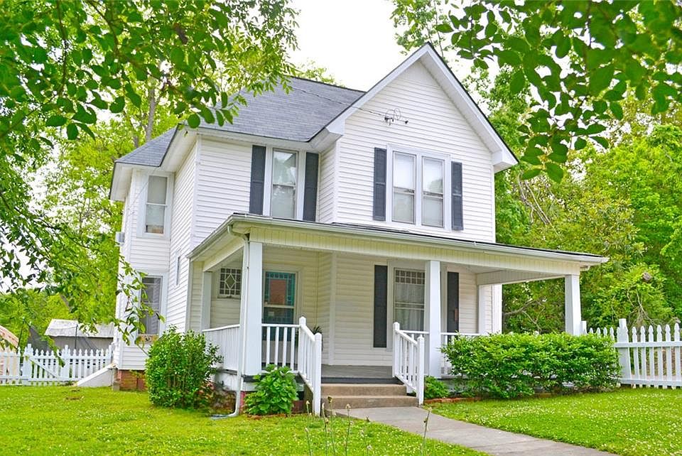 1st image of 174 Robertson Ave