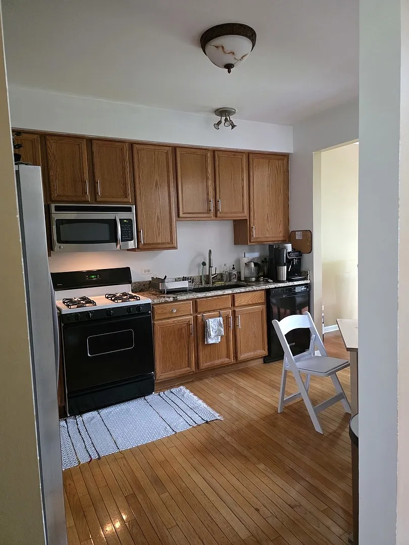2 bed, 2.5 bath, 1395 sqft, $2,900 — Photo 4