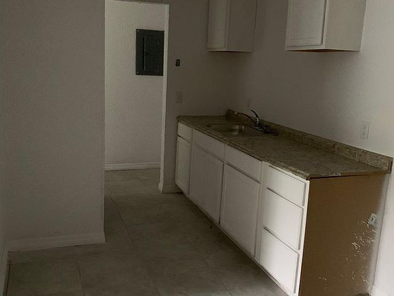3rd image of 3503 Dillon St