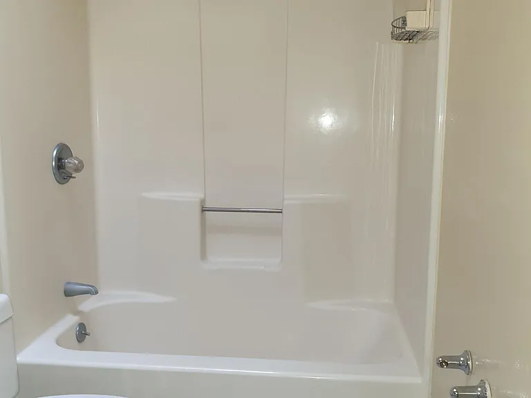 162 Warner St — Photo 16