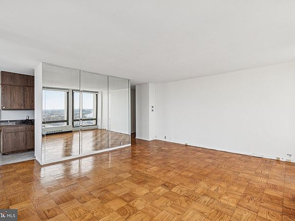 4th image of 220 Locust St #28GS