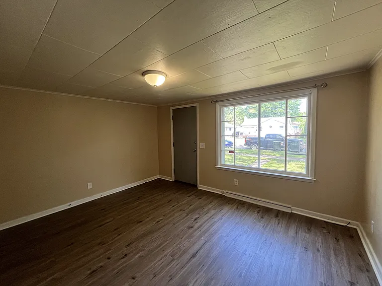 2337 Philo Ave — Photo 6
