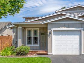 898 NE Hidden Valley Dr, Bend, OR