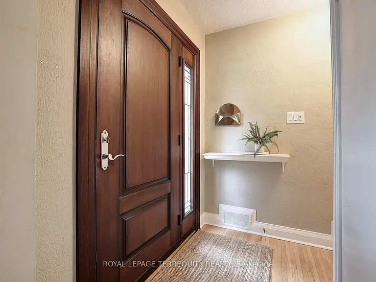 20 Elderidge Ave — Photo 2