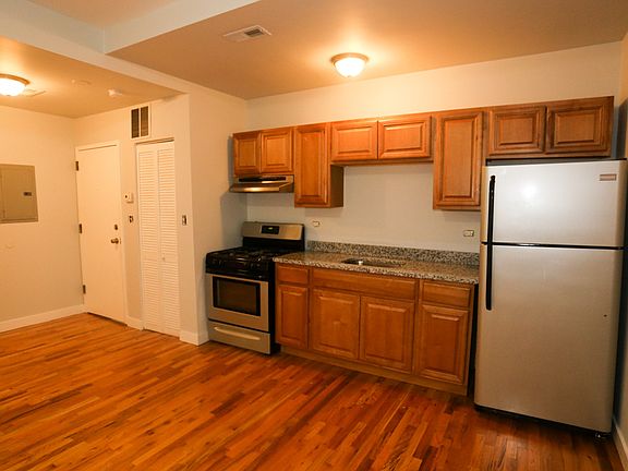 4th image of 7456 N Greenview Ave #E2