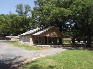 910 Riverbend Rd, Dalton, GA 30721