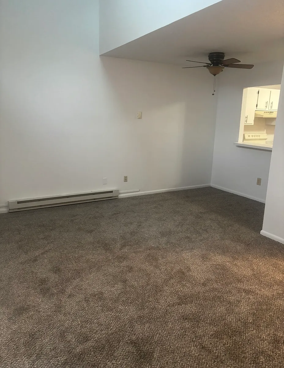 Building Photo - 7472 Huntington Dr #2