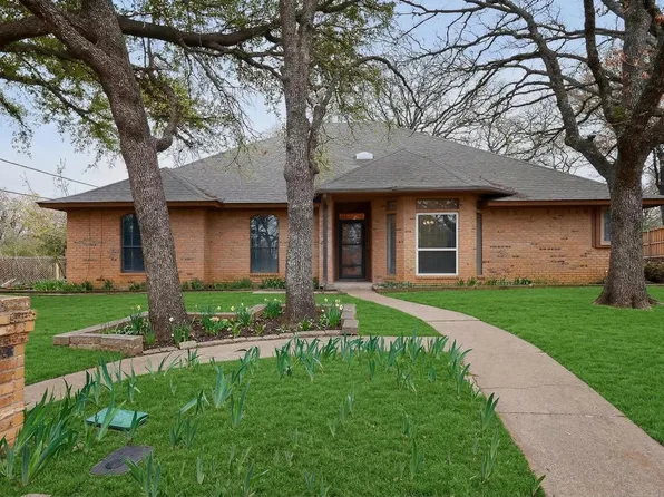 2908 Red Rock Dr, Arlington, TX 76017