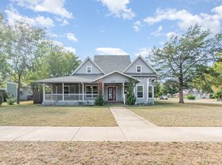 417 W Grand St, Whitewright, TX 75491