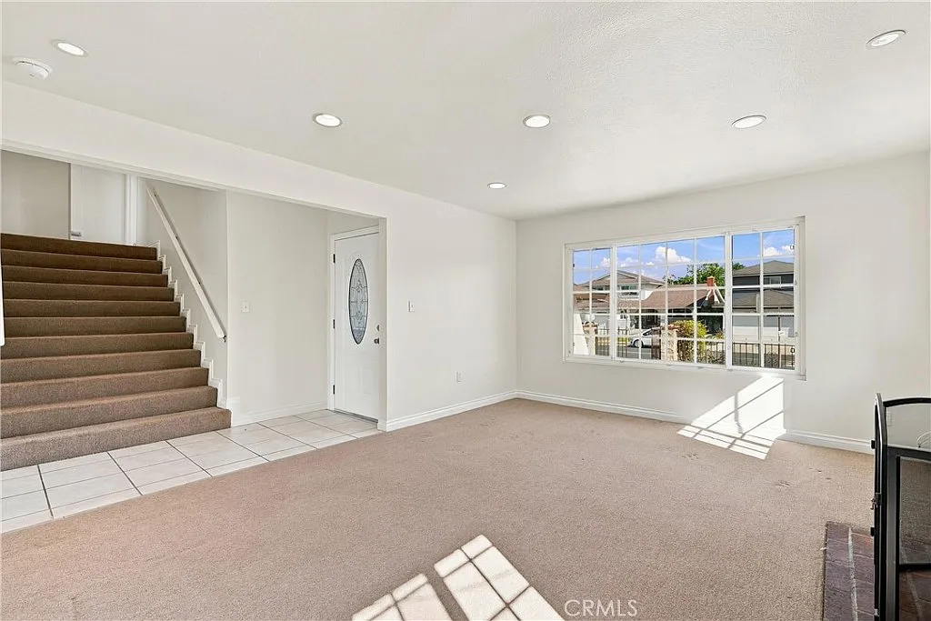 4 bed, 1890 sqft, $4,500 — Photo 2