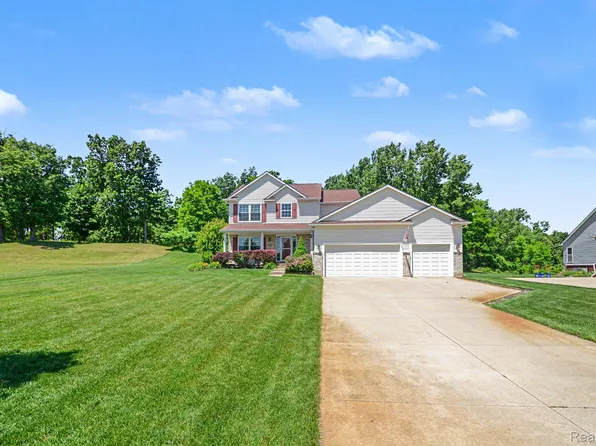 3455 N Quarry Creek Dr, White Lake, MI 48383